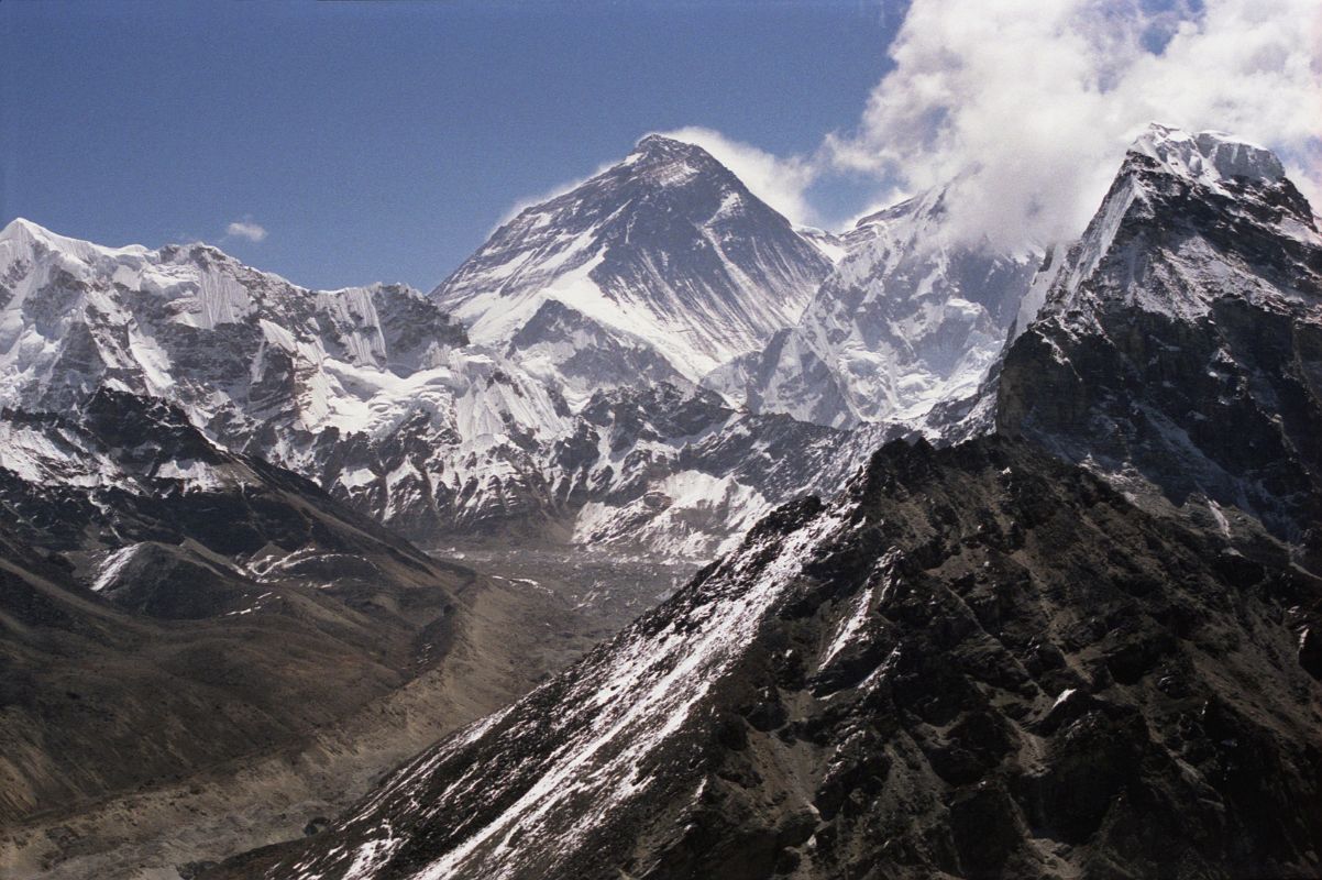 09 Everest and Lhotse From Nameless Fangs North Of Gokyo